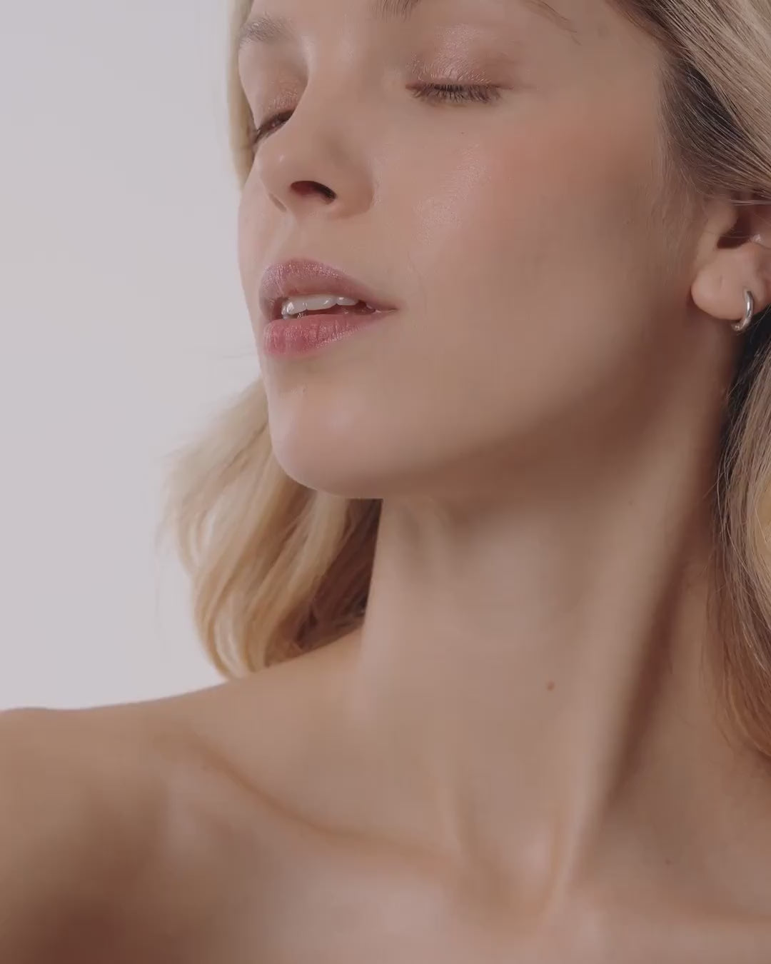 Įkelti vaizdo įrašą: LIPSS Lipper Salted Caramel - lūpų blizgis